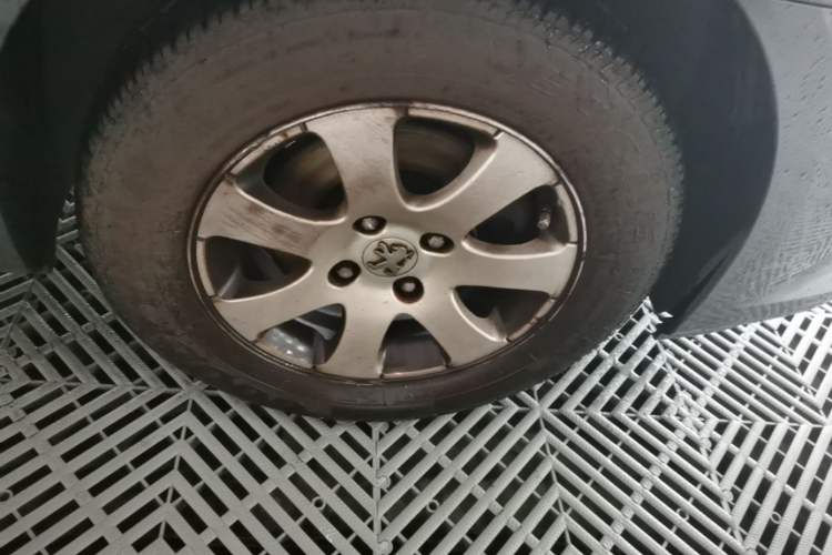 Used Peugeot 307 2010 Hatchback 1.6L Manual Comfort Edition Right Front Wheel Hub