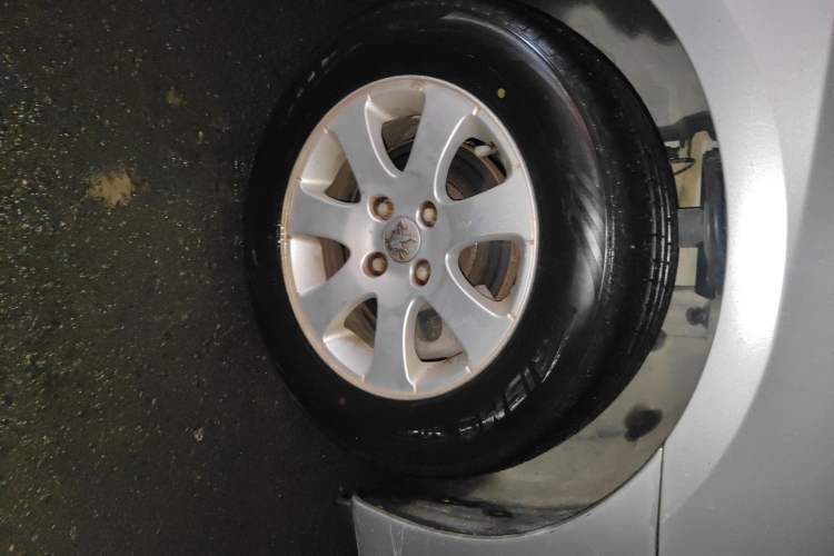 Used Peugeot 307 2010 Sedan 1.6L Manual Comfort Edition Right Front Wheel Hub