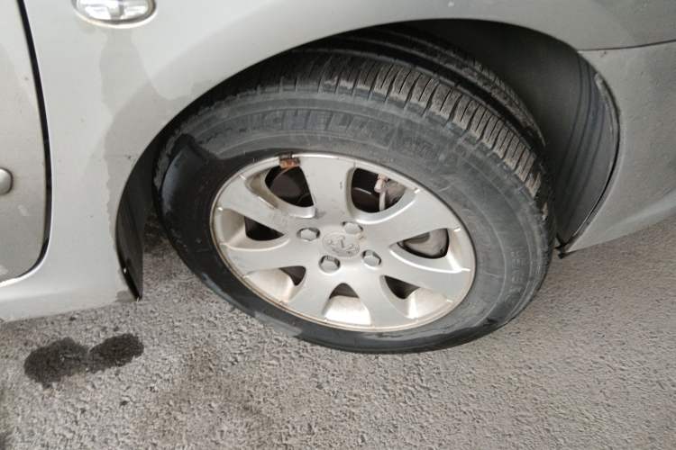 Used Peugeot 307 2010 Hatchback 1.6L Automatic Comfort Edition Right Front Wheel Hub