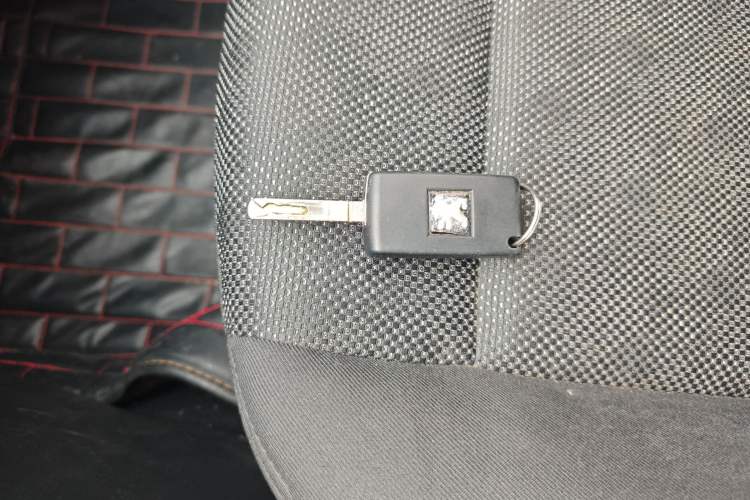 Used Peugeot 307 2010 Hatchback 1.6L Manual Comfort Edition Vehicle Key
