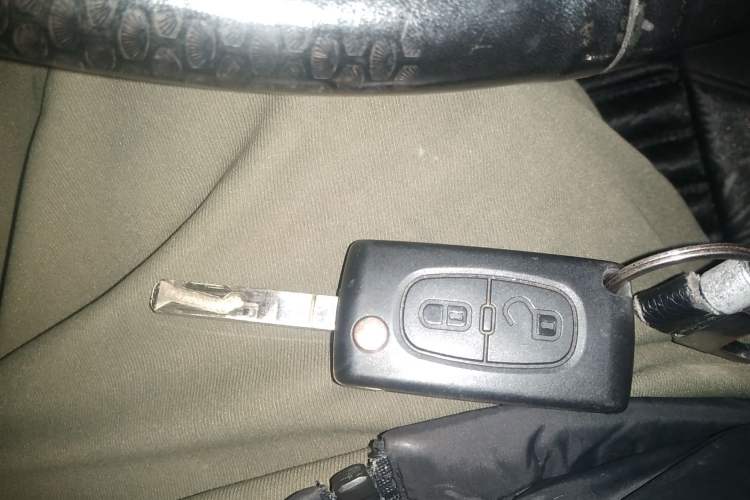 Used Peugeot 307 2010 Hatchback 1.6L Automatic Comfort Edition Vehicle Key