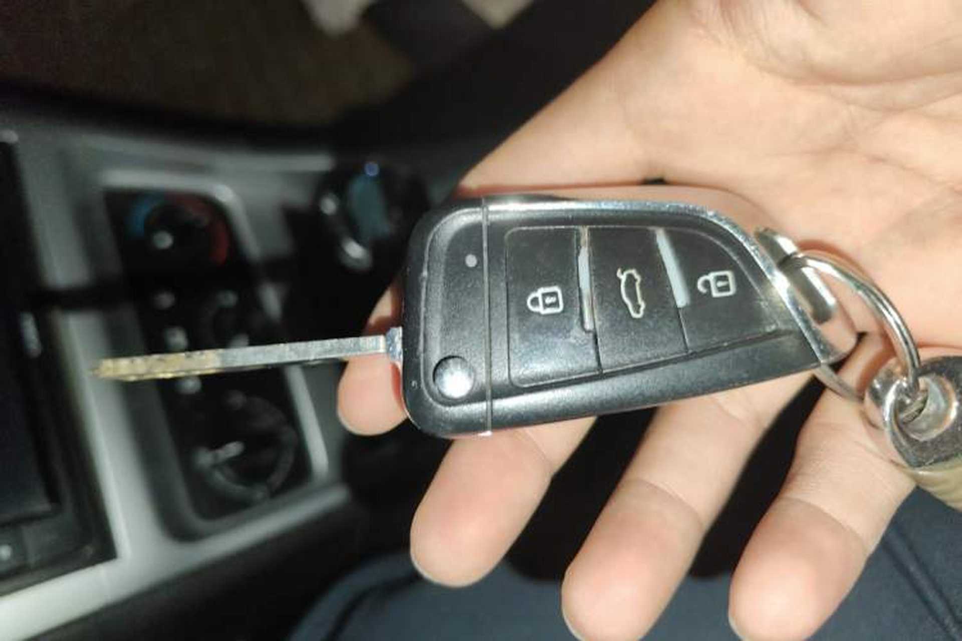 Used Peugeot 307 2010 Hatchback 1.6L Manual Comfort Edition Vehicle Key