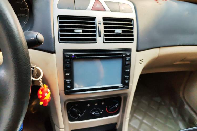 Used Peugeot 307 2010 Hatchback 1.6L Automatic Comfort Edition Audio And AC Panel