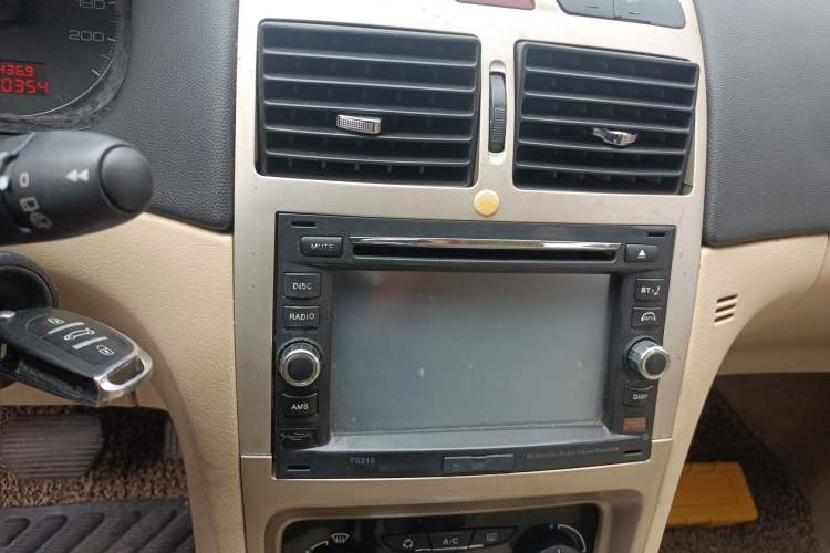 Used Peugeot 307 2010 Hatchback 1.6L Automatic Comfort Edition Audio And AC Panel
