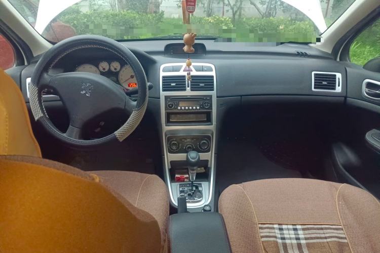 Used Peugeot 307 2010 Hatchback 1.6L Automatic Comfort Edition Center Console