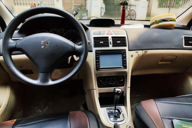 Used Peugeot 307 2010 Hatchback 1.6L Automatic Comfort Edition Center Console