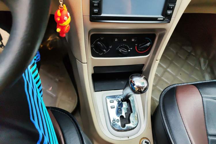 Used Peugeot 307 2010 Hatchback 1.6L Automatic Comfort Edition Gear Lever