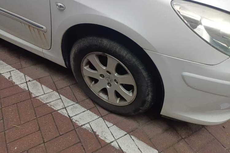 Used Peugeot 307 2010 Hatchback 1.6L Automatic Comfort Edition Right Front Wheel Hub