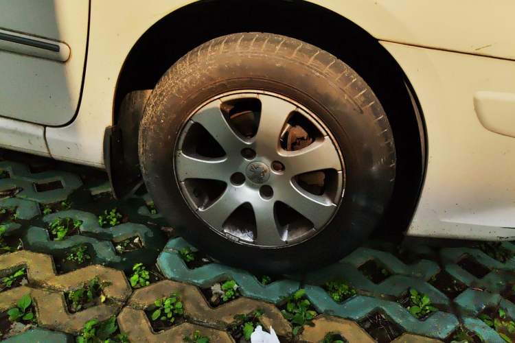 Used Peugeot 307 2010 Hatchback 1.6L Automatic Comfort Edition Right Front Wheel Hub