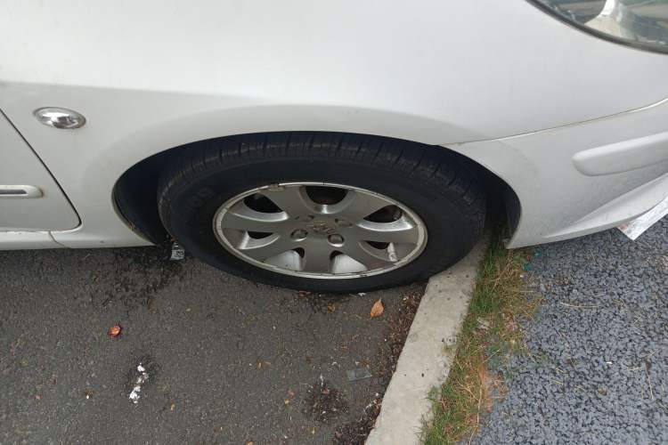 Used Peugeot 307 2010 Hatchback 1.6L Automatic Comfort Edition Right Front Wheel Hub