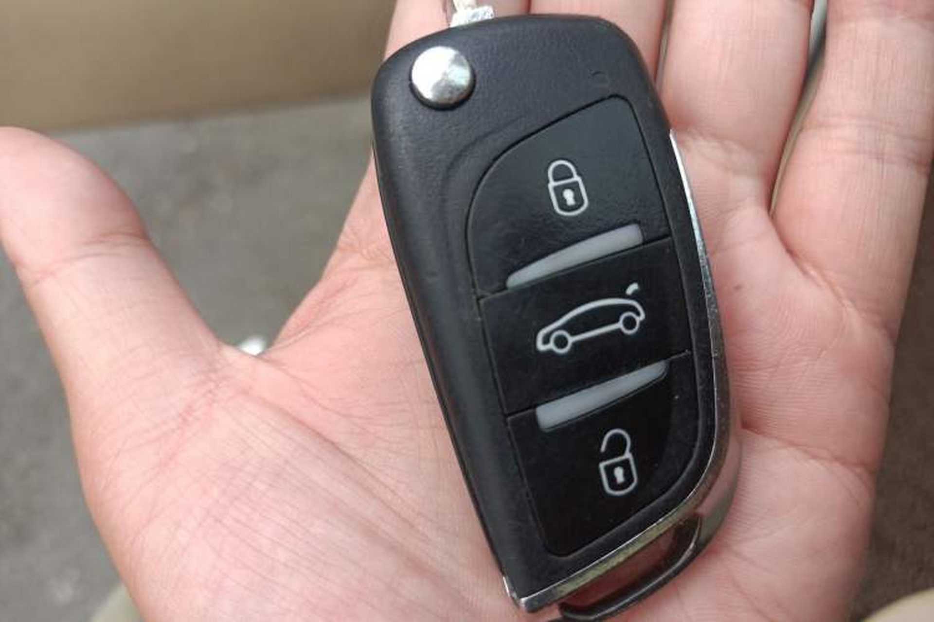 Used Peugeot 307 2010 Hatchback 1.6L Automatic Comfort Edition Vehicle Key
