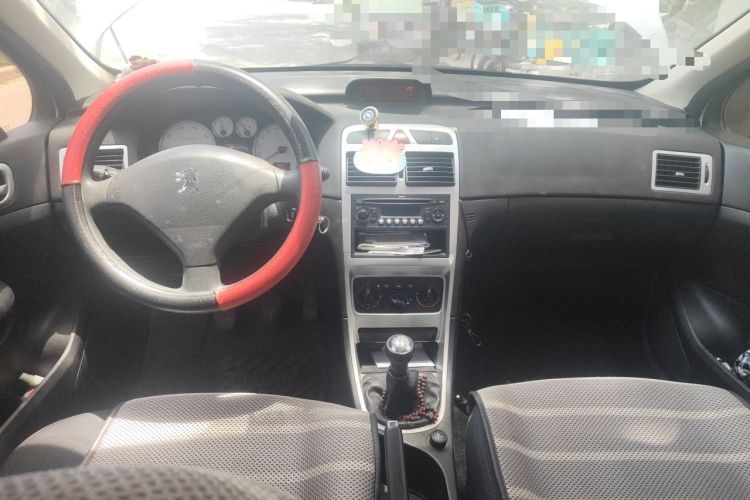 Used Peugeot 307 2011 1.6L Manual CROSS Center Console