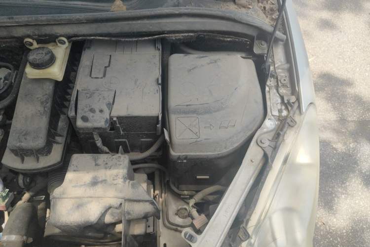 Used Peugeot 307 2011 1.6L Manual CROSS Engine Bay Left