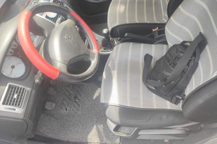 Used Peugeot 307 2011 1.6L Manual CROSS Left Front Seat