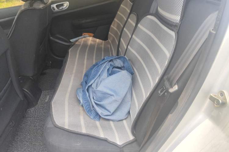 Used Peugeot 307 2011 1.6L Manual CROSS Left Rear Seat