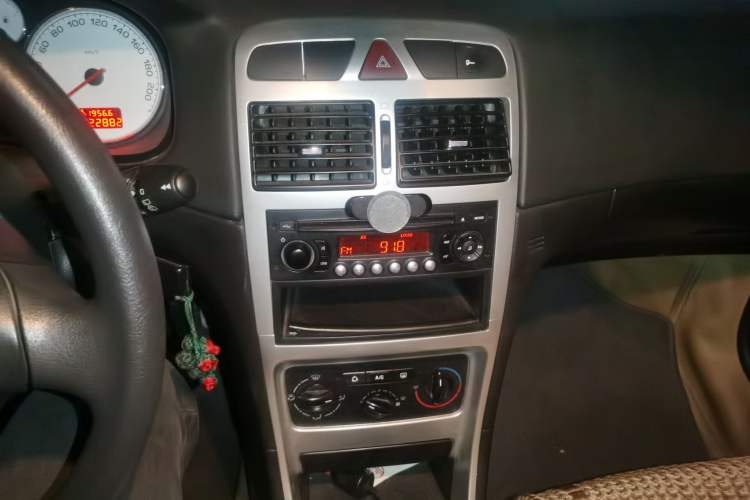 Used Peugeot 307 2011 1.6L Manual CROSS Audio And AC Panel