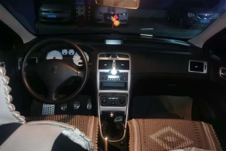 Used Peugeot 307 2011 1.6L Manual CROSS Center Console