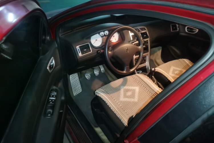Used Peugeot 307 2011 1.6L Manual CROSS Driver Seat