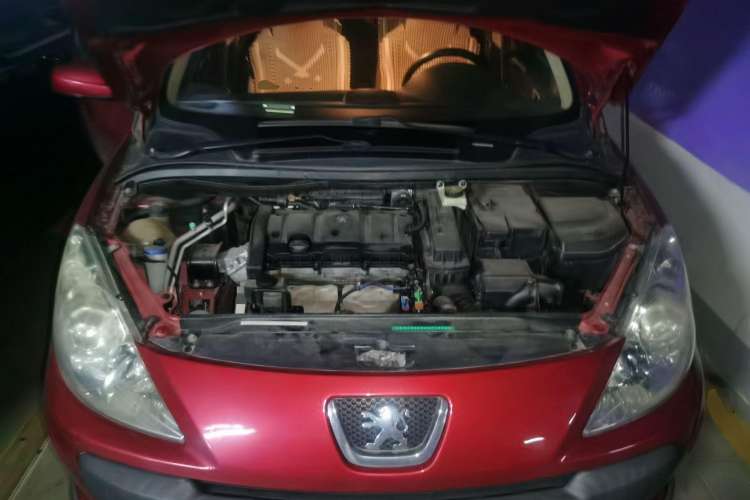 Used Peugeot 307 2011 1.6L Manual CROSS Engine Bay