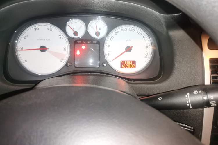 Used Peugeot 307 2011 1.6L Manual CROSS Odometer Close Up