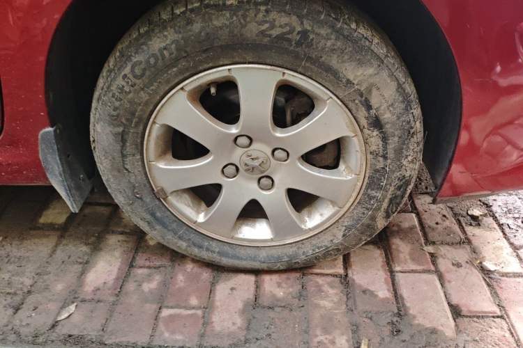 Used Peugeot 307  Right Front Wheel Hub
