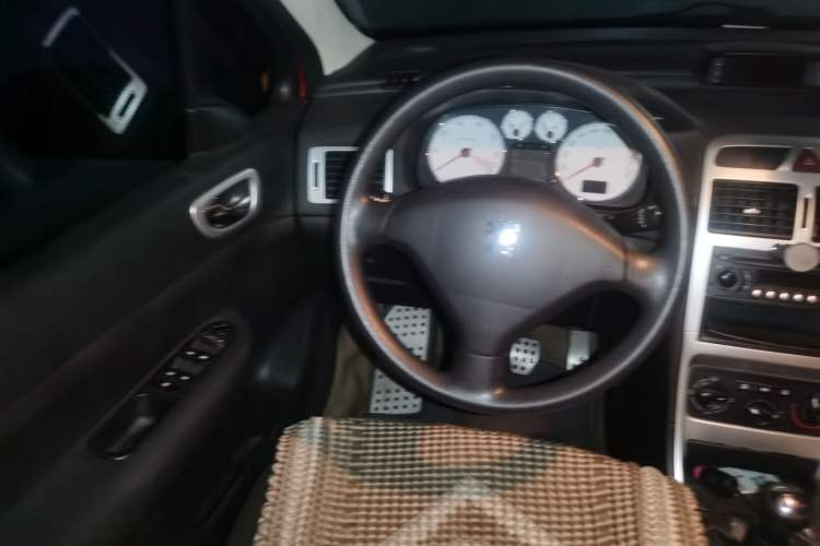 Used Peugeot 307 2011 1.6L Manual CROSS Steering Wheel