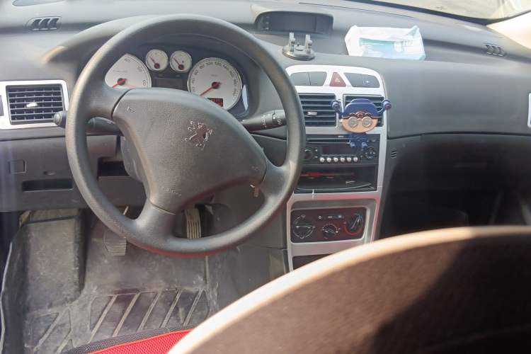 Used Peugeot 307 2011 1.6L Manual CROSS Center Console