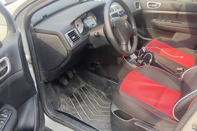 Used Peugeot 307 2011 1.6L Manual CROSS Driver Seat
