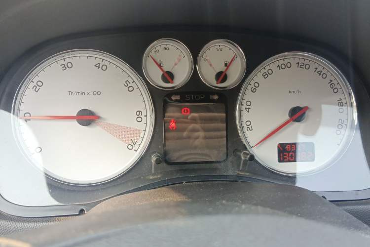 Used Peugeot 307 2011 1.6L Manual CROSS Odometer Close Up