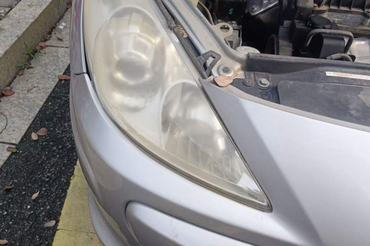 Used Peugeot 307 2011 1.6L Manual CROSS Right Front Headlight