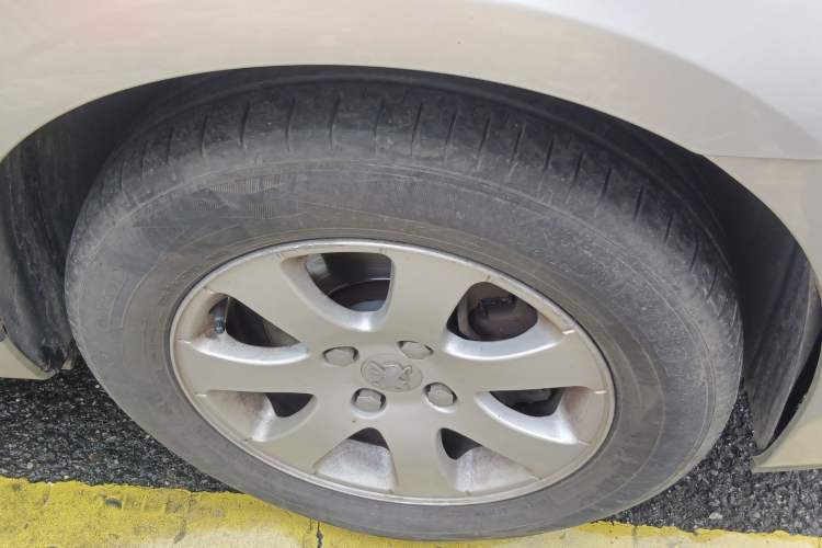 Used Peugeot 307 2011 1.6L Manual CROSS Right Front Wheel Hub
