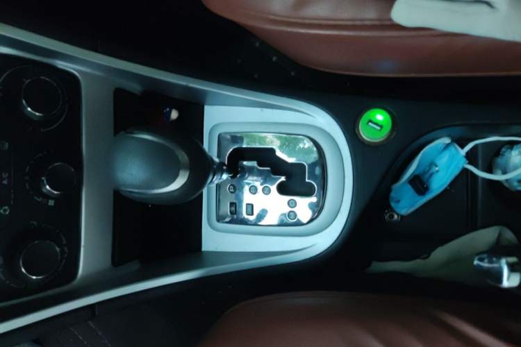 Used Peugeot 307 2012 Hatchback 1.6L Automatic Comfort Edition Gear Lever