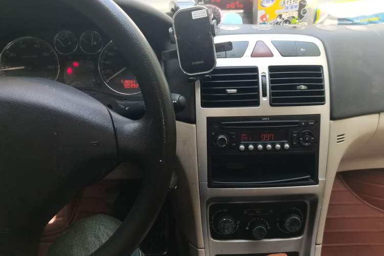 Used Peugeot 307 2012 Hatchback 1.6L Automatic Comfort Edition Audio And AC Panel