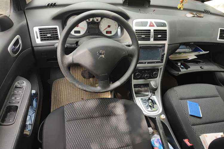 Used Peugeot 307 2012 Hatchback 1.6L Automatic Comfort Edition Center Console