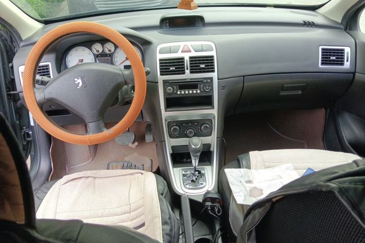 Used Peugeot 307 2012 Hatchback 1.6L Automatic Comfort Edition Center Console