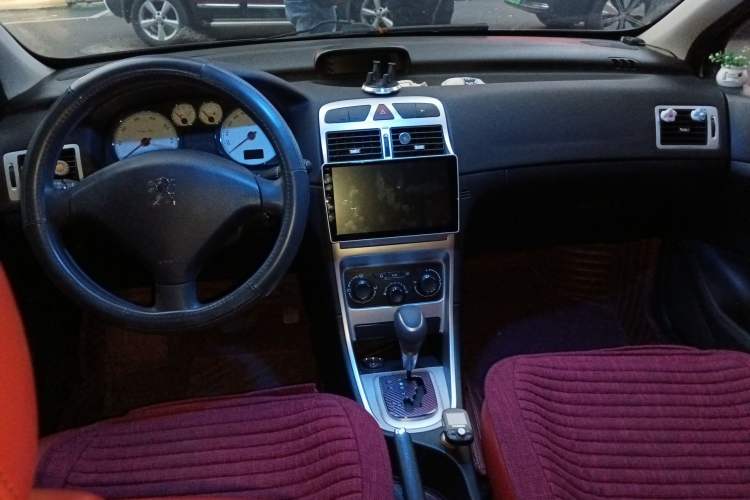 Used Peugeot 307 2012 Hatchback 1.6L Automatic Comfort Edition Center Console