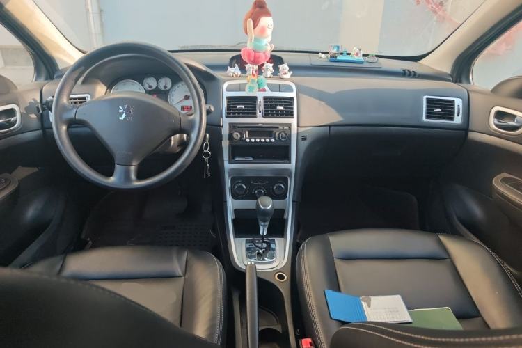 Used Peugeot 307 2012 Hatchback 1.6L Automatic Comfort Edition Center Console