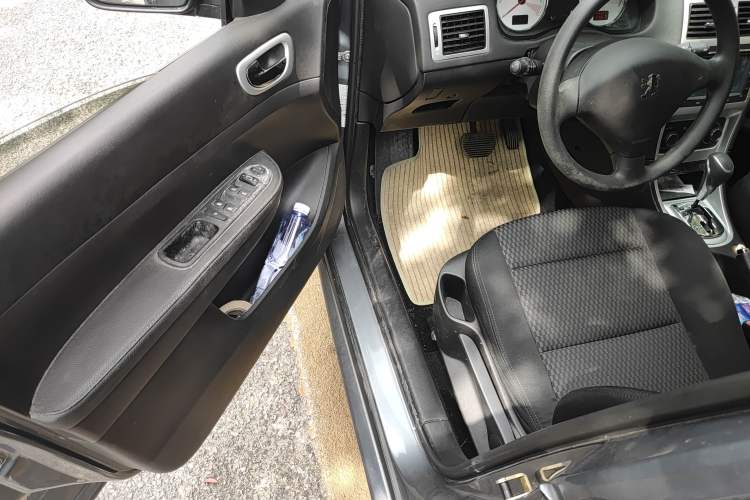 Used Peugeot 307 2012 Hatchback 1.6L Automatic Comfort Edition Driver Seat