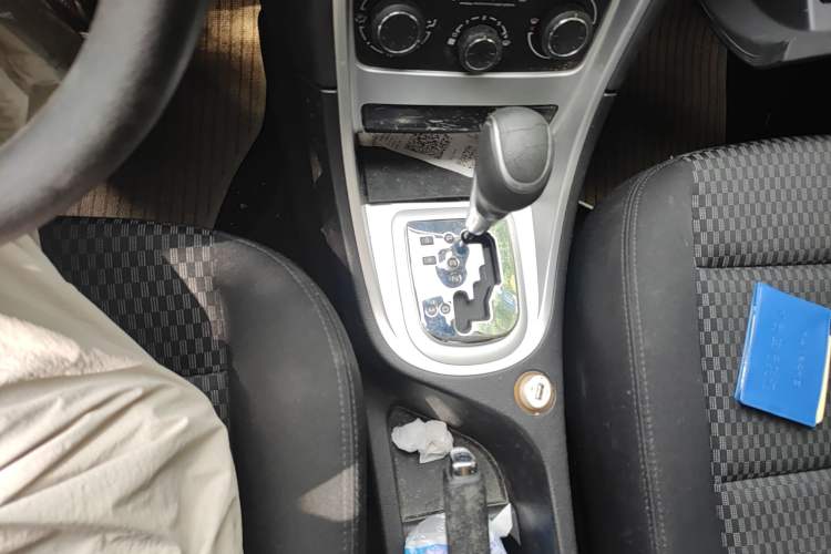 Used Peugeot 307 2012 Hatchback 1.6L Automatic Comfort Edition Gear Lever
