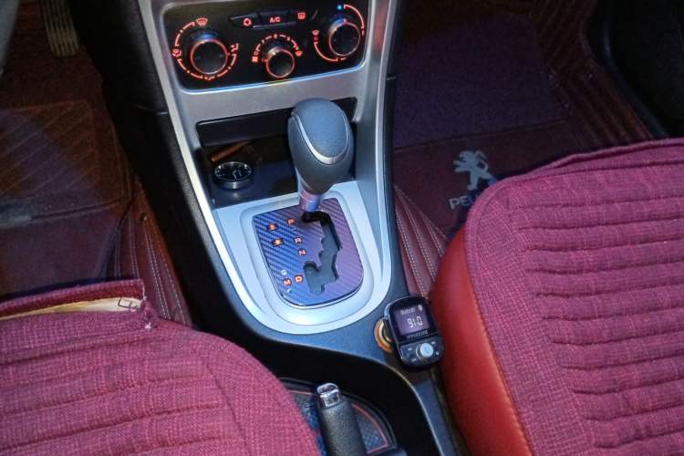 Used Peugeot 307 2012 Hatchback 1.6L Automatic Comfort Edition Gear Lever