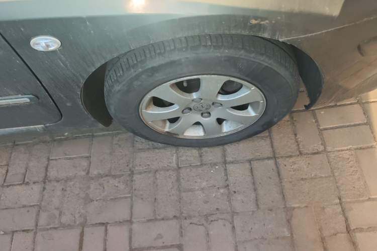 Used Peugeot 307 2012 Hatchback 1.6L Automatic Comfort Edition Right Front Wheel Hub