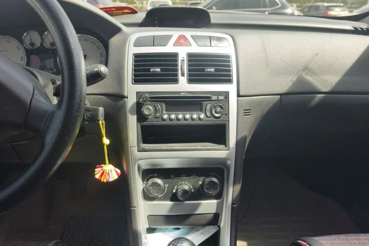 Used Peugeot 307 2012 Hatchback 1.6L Manual Comfort Edition Audio And AC Panel