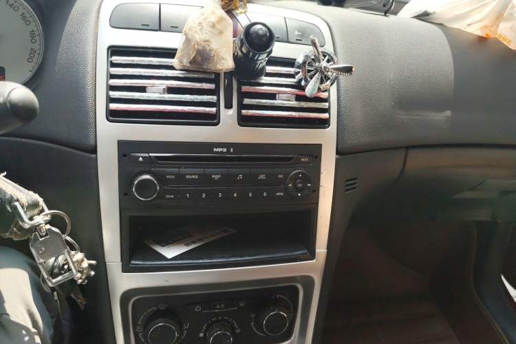 Used Peugeot 307 2012 Hatchback 1.6L Manual Comfort Edition Audio And AC Panel