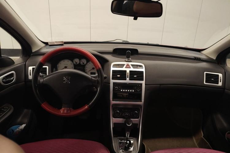 Used Peugeot 307 2012 Hatchback 1.6L Automatic Comfort Edition Center Console
