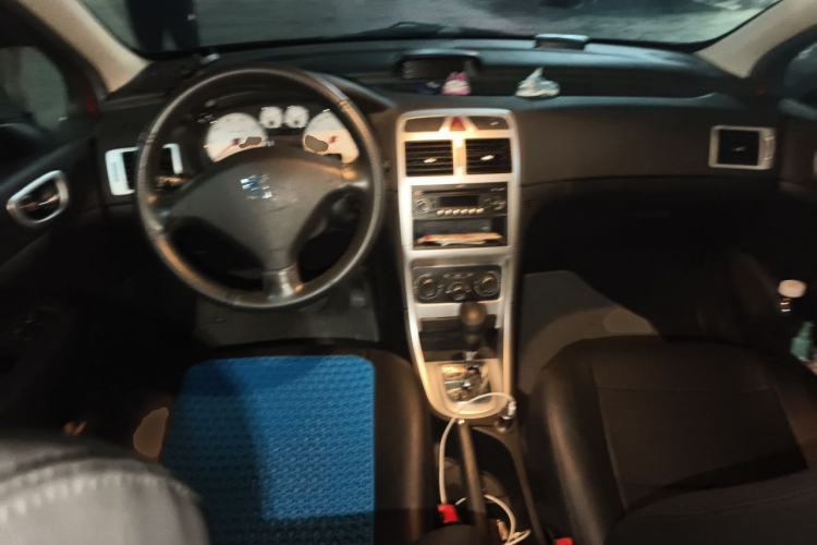 Used Peugeot 307 2012 Hatchback 1.6L Automatic Comfort Edition Center Console