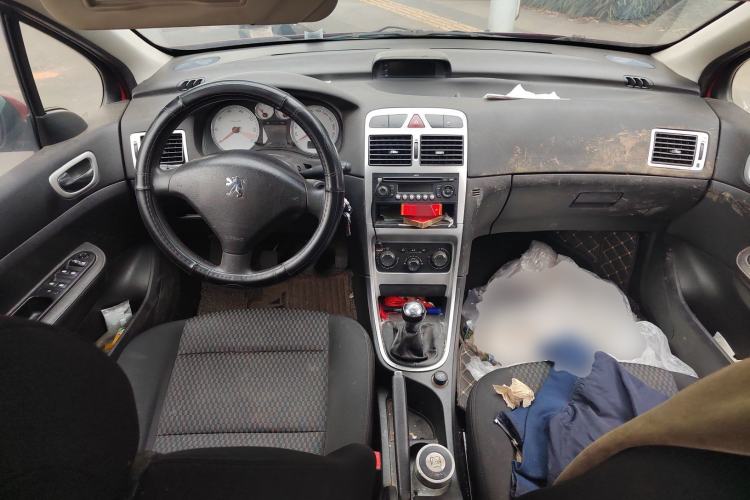 Used Peugeot 307 2012 Hatchback 1.6L Manual Comfort Edition Center Console
