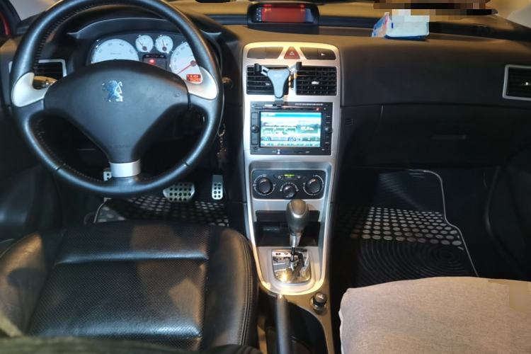 Used Peugeot 307 2012 1.6L Automatic CROSS Center Console