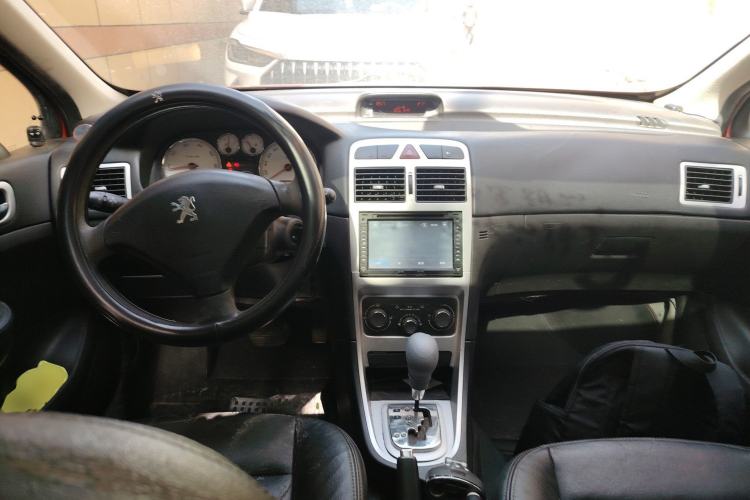 Used Peugeot 307 2012 Hatchback 1.6L Automatic Comfort Edition Center Console