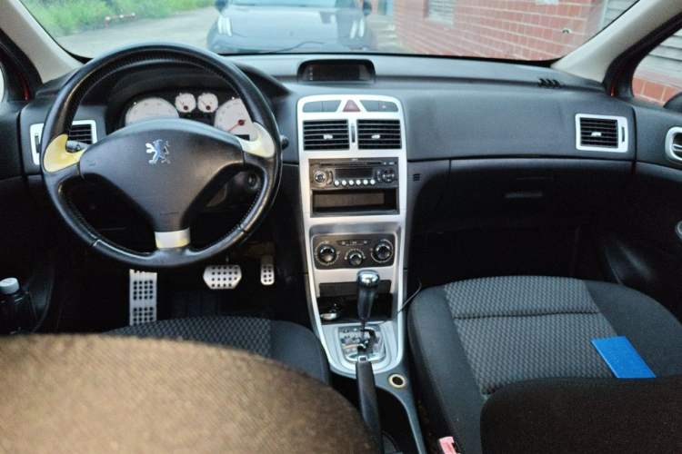 Used Peugeot 307 2012 1.6L Automatic CROSS Center Console