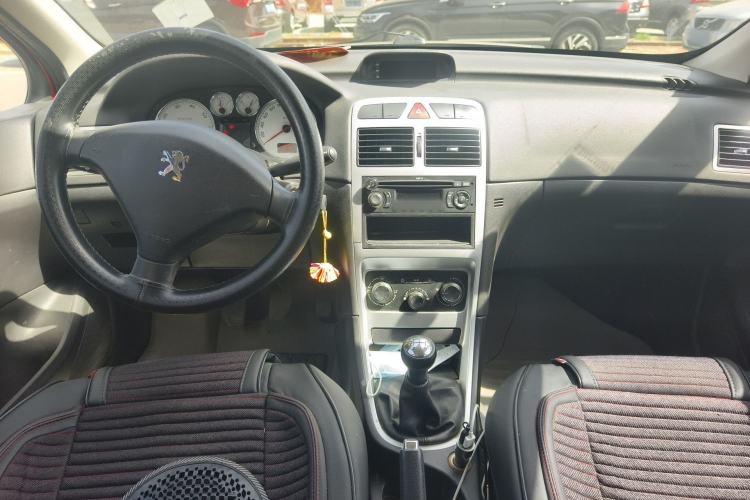 Used Peugeot 307 2012 Hatchback 1.6L Manual Comfort Edition Center Console